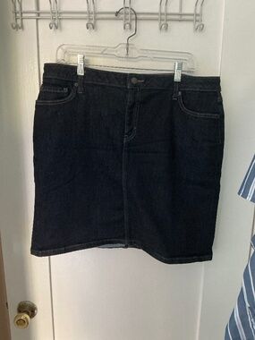 Amazon Essentials Women’s Size 16 Stretch Denim Skirt | Dark Wash | Classic Casu